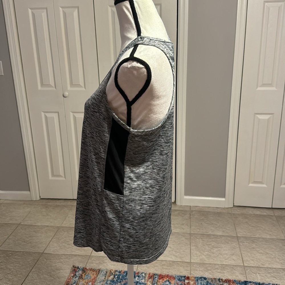 Real Essentials Razorback Active Tank - Picture 2 of 5